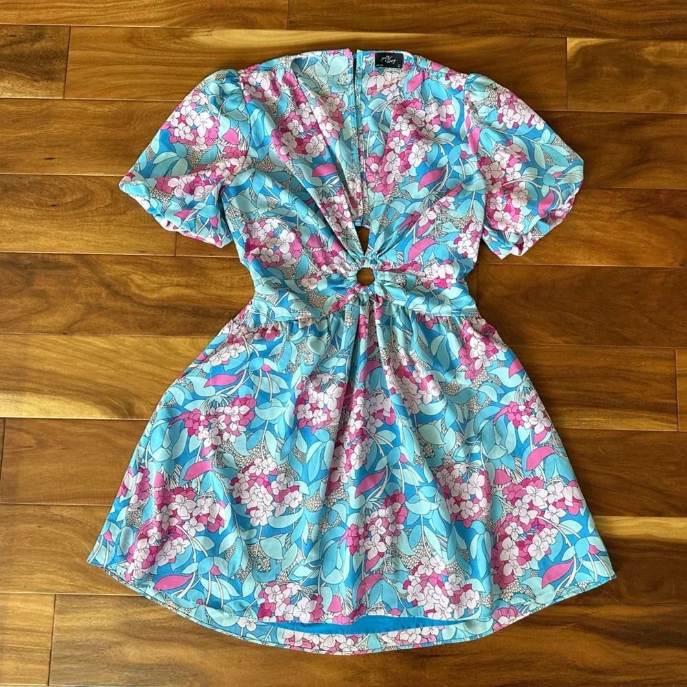 Milk & Honey Boutique Puff Sleeve Floral Dress with Back Cutout size Large